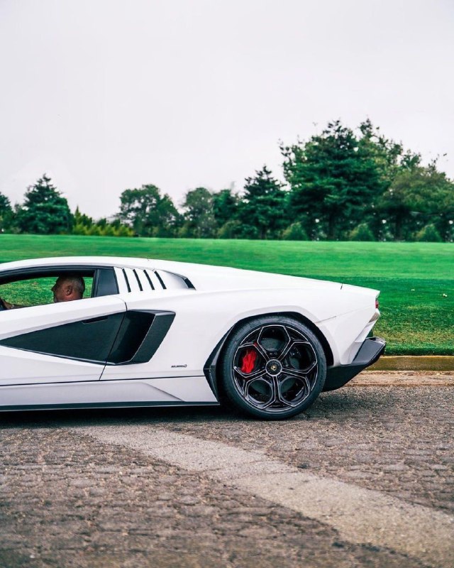 Lamborghini Countach LPI 800-4 3