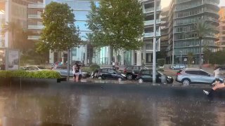 לאחר גל החום...גשמים מפתיעים את ביירות במעמקי יולי&33;