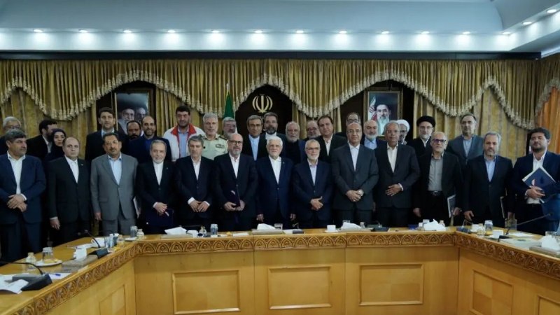 وزارت كشور: 🔷 در مراسمی با حضور معاون اول رئیس جمهور از پورجمشیدیان رئیس ستاد مرکزی اربعین و دست‌اندرکاران این ستاد قدردانی شد.🔹عارف