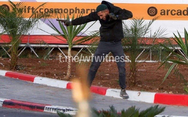 🇵🇸🇮🇱 Photos and photographs show the moment of the attack at Yehuda Junction in Hebron.