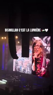 הכתבת המיוחדת של האו"ם, פרנצ'סקה אלבניה, עלתה לבמה בקונצרט "פלסטין החופשית" של מקלמורס בפריז והכריזה "ביסמי…