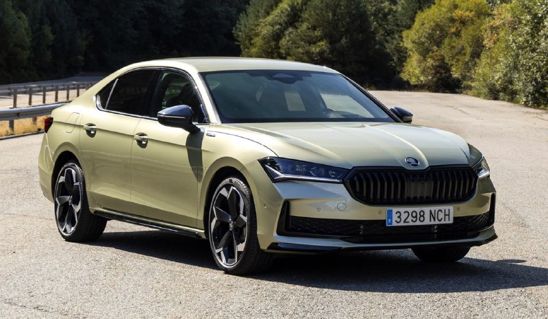 Новая Skoda Superb получила мощный гибрид