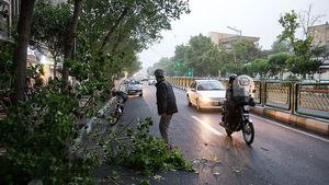 خبرهای فوری: 🔴بادهای تند در راه ۱۲ استان کشور🔹سازمان مدیریت بحران با صدور هشدار سطح زرد، از احتمال وقوع بادهای تند، گردوخاک، کاهش دید