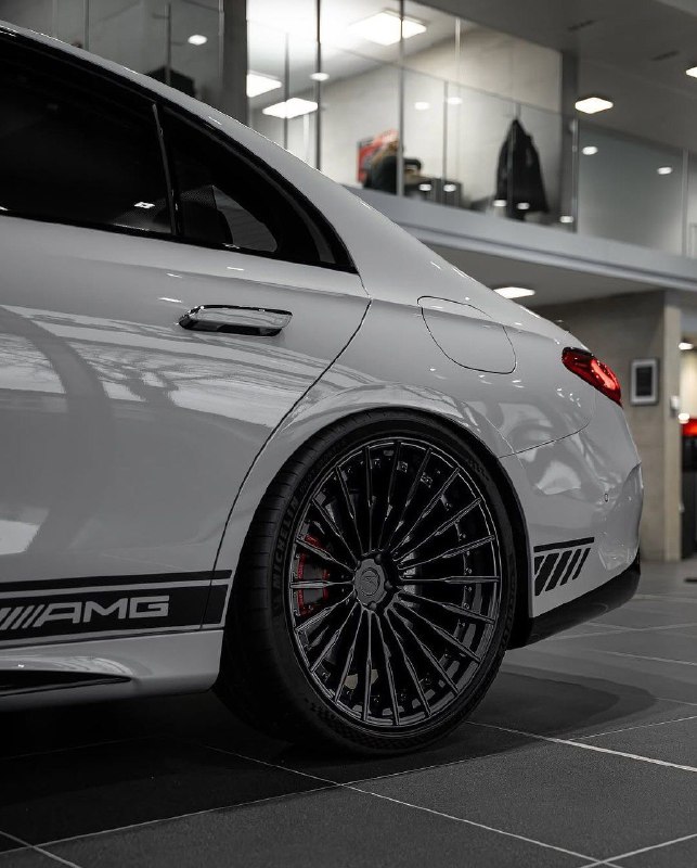 Mercedes-Benz E53 AMG 4