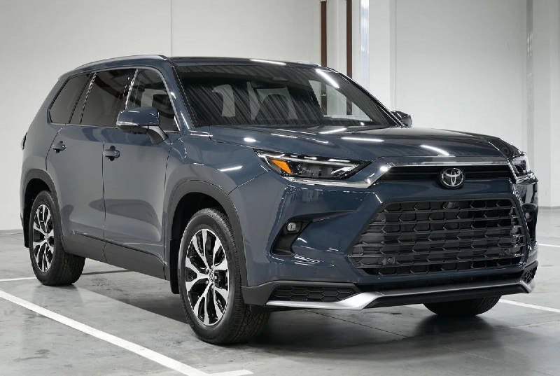 Новую Toyota Grand Highlander продают в России за 10,5 миллионов рублей 3