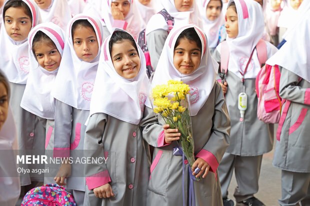 اصفهان امروز: 🔻وزیر آموزش و پرورش: حدود ۱۶ میلیون دانش آموز از اول مهر به صورت حضوری سال تحصیلی جدید را جشن می گیرند🌐به روزترین و معتب