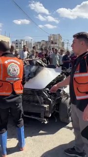 לפחות שישה פלסטינים נהרגו ועשרות נפצעו בהתקפות ישראליות נפרדות ברחבי עזה, לפי מקורות מקומיים.