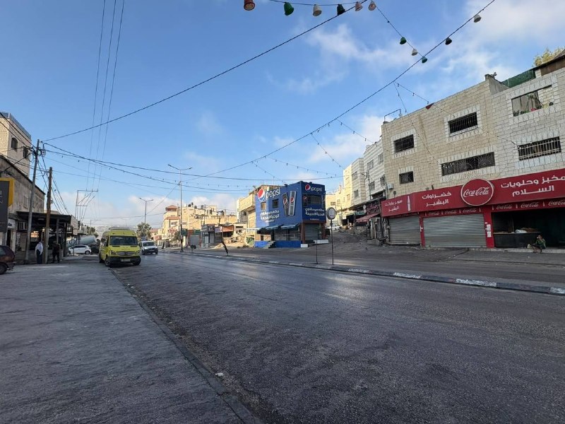 דחוף: כוחות הכיבוש סוגרים חנויות בעיירה חווארה מדרום לשכם.