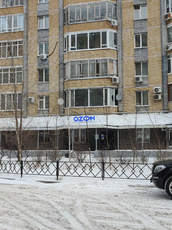 Уже хожу почти каждый день, как на работу. По планам, если пойдут стабильные продажи, например, 3 штуки в день, сделаю поставку на склад.Для этого надо будет отвезти браслет за город и потратить около 2 часов, если не будет пробок. Зато это один раз в партию, которой может хватить на несколько месяцев, не придётся самому упаковывать, только расставлять штрих-коды, а также увеличится скорость доставки.