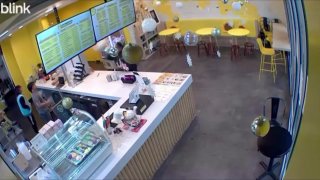 🇺🇸 A female NYPD officer was stomped in the face and choked while trying to arrest a disorderly man in Lower Manhattan, New York City.The 26-year-old suspect violently resisted arrest, dragged the officer onto the sidewalk and grabbed another officer's Taser before several bystanders jumped in and helped police restrain him.Follow main channel -> LiveLeak Follow private channel -> LiveLeak Private