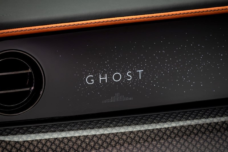 Rolls-Royce создал уникальный Ghost в стиле 8-битных видеоигр 6