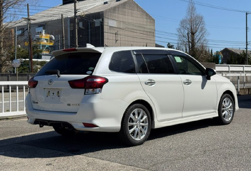 Toyota Corolla Fielder 2017 фото 3