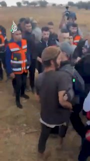 מתנחלים תוקפים חקלאים ותוקפים פעיל סולידריות בעיירה כפר מאלכ, מזרחית לרמאללה