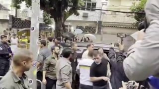 פלביו בולסונארו הצביע בבחירות לנשיאות בריו דה ז'נרו, כך דיווח CNN ברזיל. וידאו: חופש החלל/X.
