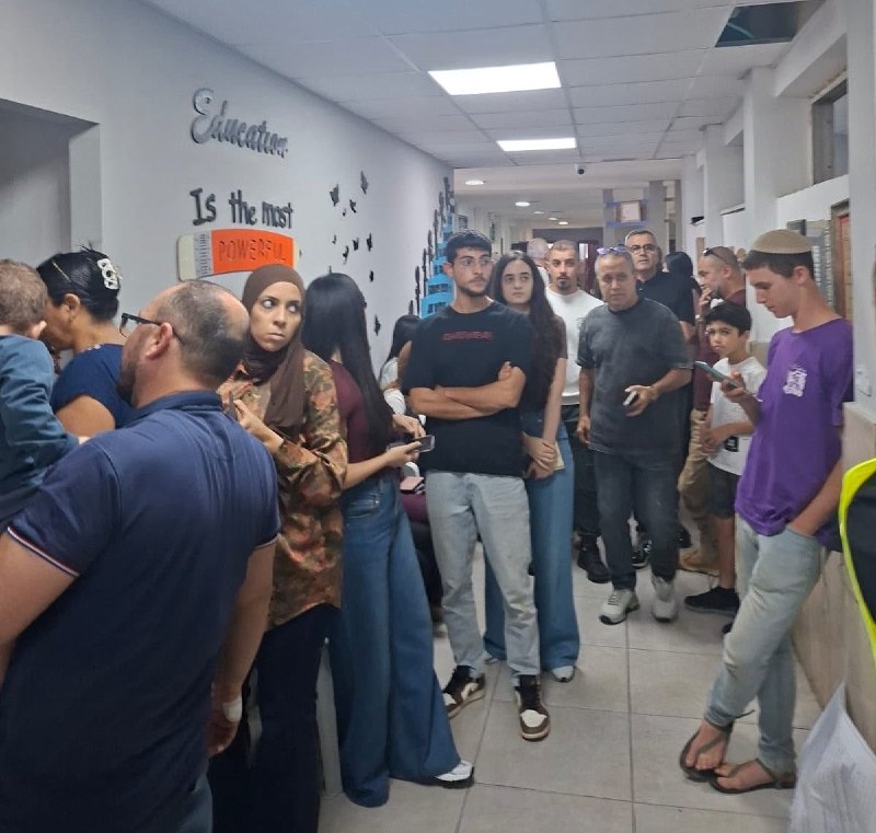בישראל רואים שיעור הצבעה שיא, עם יותר מ-4 מיליון פתקים שנשלחו עד השעה 16:00, המייצגים 55.7% מבעלי זכות הבחי…