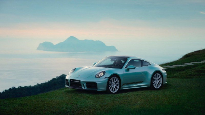 Porsche показал специальную версию 911 Carrera под названием Formosa с эксклюзивным оформлением.