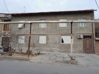 Yakkasaroyda uchaska sotiladi 3, sotiglik 12 xona 3 ta san uzel