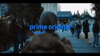 На Prime Video вышли все серии новой адаптации «Кэрри»Мини-сериал сняли по первому роману Стивена Кинга, но действия перенесли из 1979 года в современность.В центре сюжета — затравленная школьница, живущая с матерью-религиозной фанатичкой. После того, как 