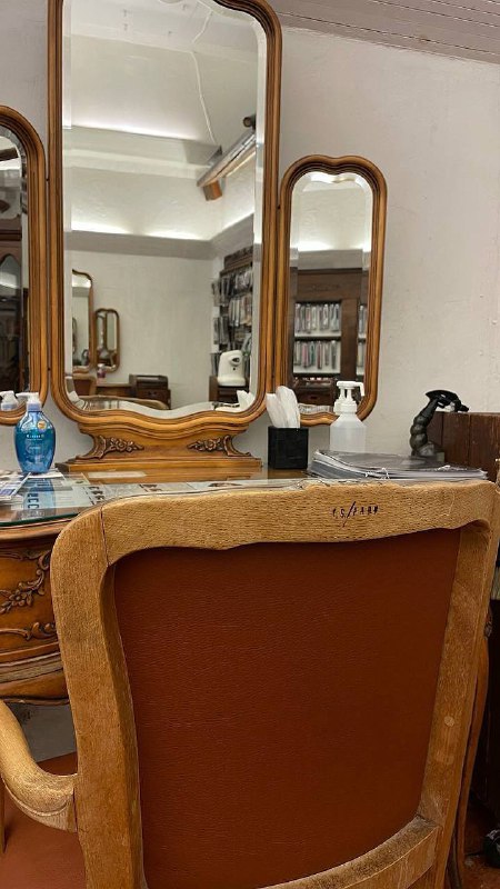 Легендарный салон Y.S. park в Токио 💘Стульчик для парикмахера, как язык любвиЛегендарный салон Y.S. park в Токио 💘Стульчик для парикмахера, как язык любви