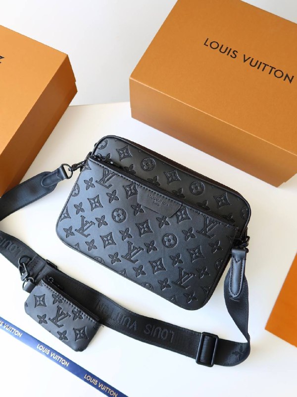 Louis Vuitton Louis Vuitton Trio Messenger