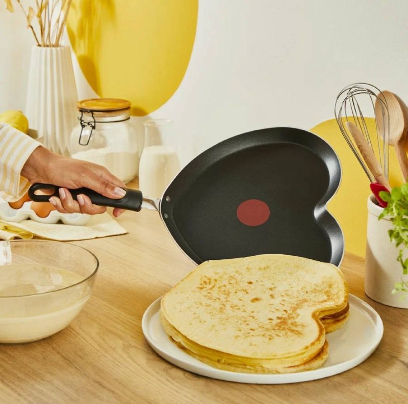 Сковорода Tefal в форме сердца 25 см, антипригарное покрытие, есть индикатор нагрева. Газ, электричество подходит почти ко всему. Титановое покрыти... - изображение 1 - сковорода, покрытие, telegram