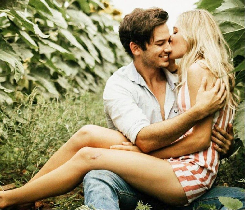 💕عشق زیبا💕: 🍃💞🍃آغوش يار فقط اونجا ك ناصر پرواني ميگه :« پرواز نميخواهم از بس ك قفس زيباست‏من مشتري حبست اين حصر حصاري چند ..‌.»‌‌‎‌‌