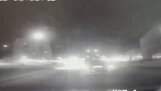 נהג מרצדס שיכור ניסה להימלט מרדף בסנט פטרסבורג טיול לילי בכפר פסקי הסתיים במעצר של הנהג בן ה-37. האיש לא נע…