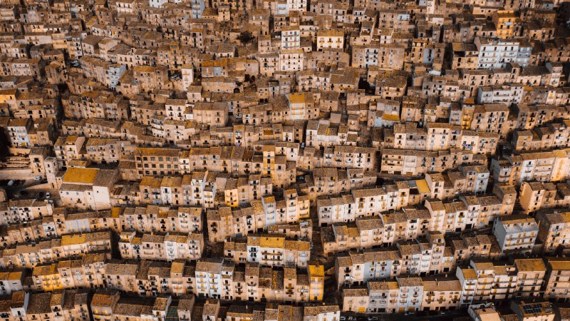 你是81亿人口中的一员甘吉，西西里岛，意大利 (© Andrea Caruso/Amazing Aerial Agency)