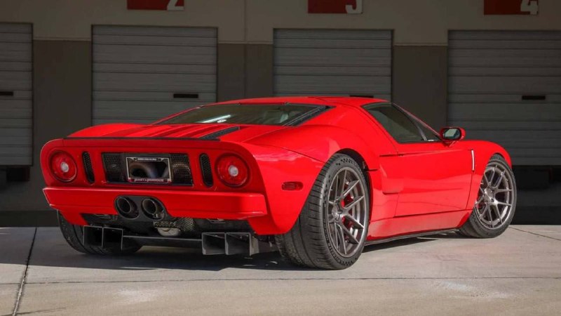 На продажу выставили Ford GT из коллекции Пола Уокера — суперкар звезды «Форсажа» проехал меньше 600 3