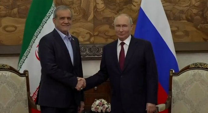 נשיא איראן, מסעוד פז'קיאן, נשבע שלשום להתאים לכל מהלך אמריקאי לחזור לעסקה ביוני שמטרתה לסיים את מלחמתם והוד…