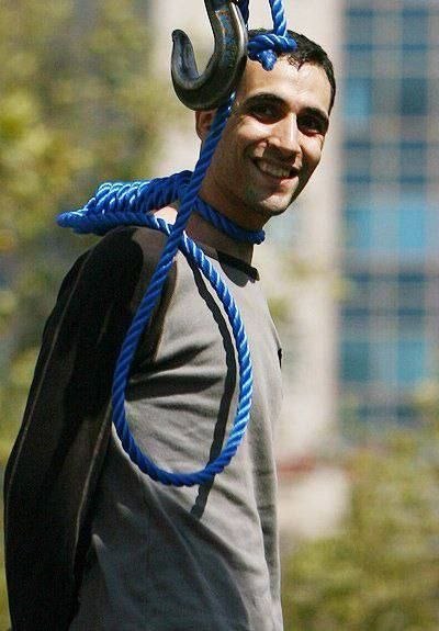 تنها صداست که می ماند: لبخند بر چوبه دار...دلاوران ایران، شجاعت را معنا میکنند.#مجید_کاووسیفر#برای_چهره_ای_که_میخنده@SedaLinkلبخند بر چوبه دا
