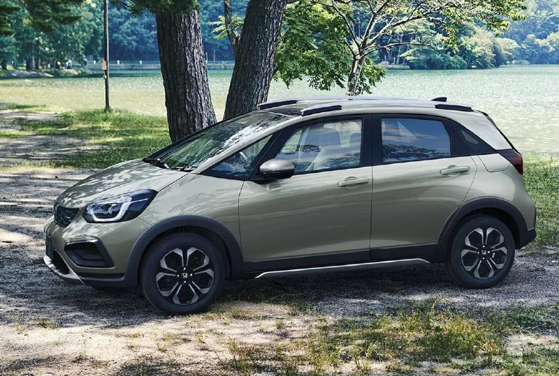 Honda Fit Crosstar обновился и подорожал в Японии 1