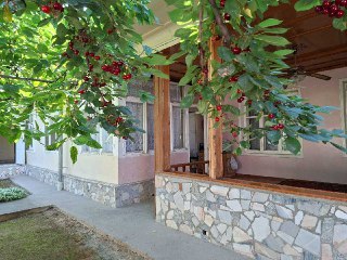 Срочно продается угловой участок от собственника ор-р Mirabad Avenue