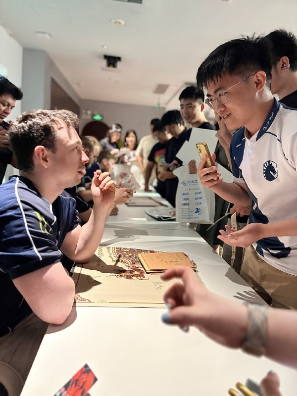 Dota2 Live: بنظرتون چی بهش گفته؟@Dota2_Live