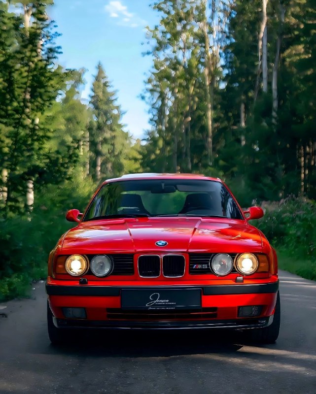 BMW M5 20 Jahre Edition E34Основой послужил M5 с двигателем S38B38 на 3.8 литра.