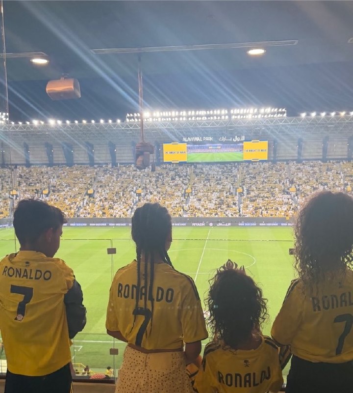 CR7 NEWS: خانواده اسطوره کریستیانو 💛⚡️------------🇵🇹 ســـے آر ســـون نـــیـــوز@CR7_NEWS