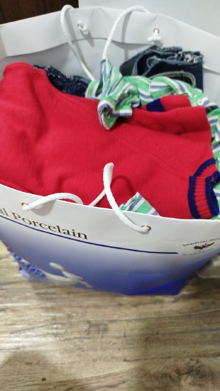 Отдам пакет женской одежды размер 44-46: зимняя куртка, жилетка, две юбки, футболки — фото 1