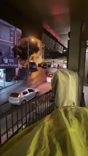قوات الاحتلال تفتش مركبات في شارع الملك فيصل بالخليل