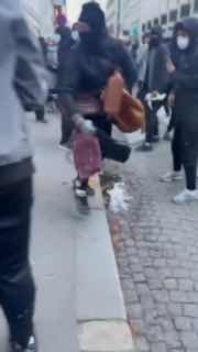 Robbers steal bags.