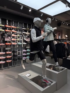 Adidas ввел в магазинах Украины услугу Single Shoe — ветеран боевых действий может купить одну кроссовку за полценыСервис Adidas Single Shoe, уже работающий в интересах покупателей с ограниченными возможностями в ЕС, подключил к нему Украину.Во всех фирмен