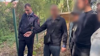 В доме убитого бизнесмена Андрея весной проходили обыски. Предварительно, им интересовались правоохранители Белоруссии — по делу о заказном убийстве.С предполагаемым стрелком семья дружила: время от времени собирались и выпивали, конфликтов не было. Земля,