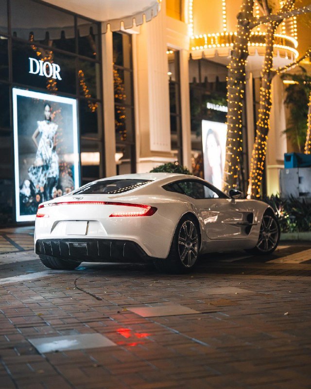Aston Martin One-77 2