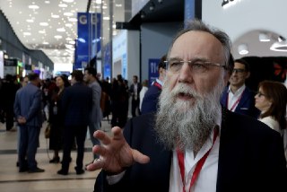 Дугин допустил мобилизацию людей с московских «Патриков» для участия в «цивилизационной войне с Западом»Российский философ и политолог Александр Дугин допустил, что страна мобилизует россиян, которые сохраняют «иллюзию беззаботности», когда закончатся ресу