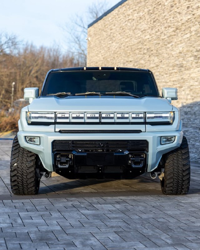 Hummer EV 3X Pickup 10