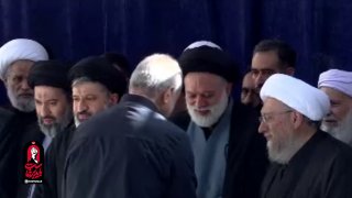 🎦 נוכחותם של ראשי הכוחות במסגד של האימאם חומייני (ר"ע) בטהרן, דקות לפני תפילה על גופתו של "מר הרג את איראן"