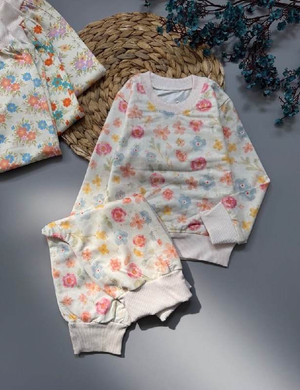 پخش بچگانه نی نی ناز👫: 👚👖نام کالا: بلوز شلوار دخترانه 🔍🧵جنس پارچه: کشباف 🔢 سایزبندی: ۳۵/۴۰/۴۵ 💰قیمت استثنایی: ۳۳۰۴۰۰ تومان💻کدکالا:۱۴۹۴۶