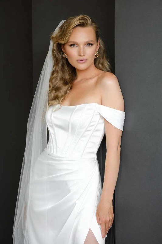 Продаю свадебное платье, качественная ткань, пошито в РБ. Корсет с чашками, спинка на молнии, размер — фото 1