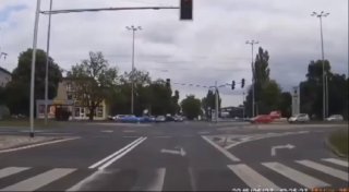 RS6 повстречалась с трамваем