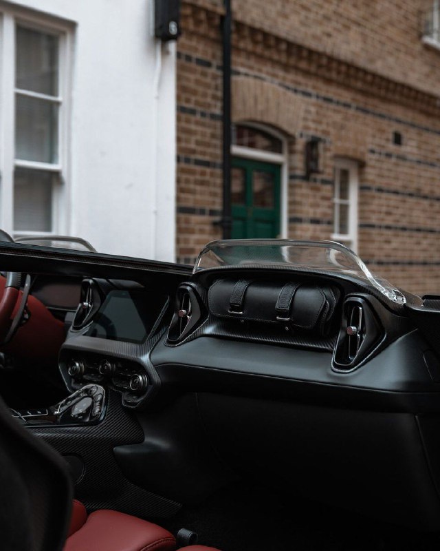 Aston Martin Speedster 4