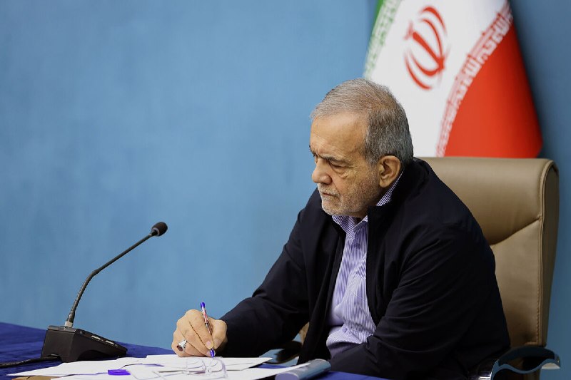 خبرگزاری ایرنا: 🔸 دستور رئیس‌جمهور برای رسیدگی فوری به علل حادثه تلخ انفجار تانکر سوخت در محور سنندج-همدان🔹رئیس‌جمهور ضمن تسلیت به خانوا